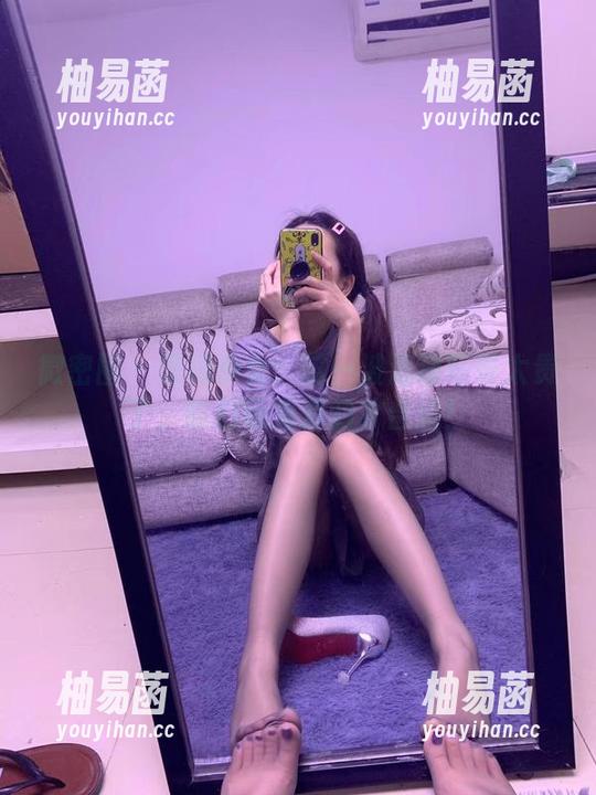 微密圈 - 提袜少女：这一波运动写真太贵了，咱们玩免费的才合适！