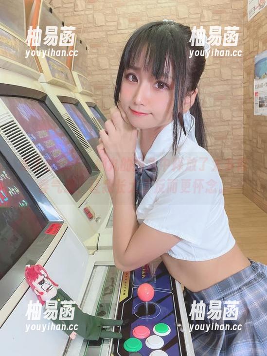 水手服cos，柳丸的图集中释放了太多青春气息，让我长大了反而更怀念。