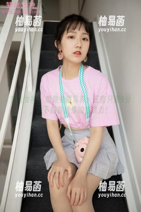 梦丝女神 - 璇璇免费写真：五官只要9分，余下的留给你的想象力！
