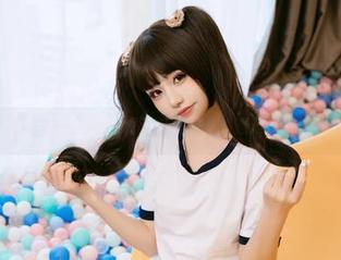爆机少女喵小吉的海边私房图集：邂逅海浪与颜值