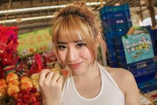 爱丝 - 看小茹居家的样子，确实私密。原图的感觉可以下载，但这波风险自扛。