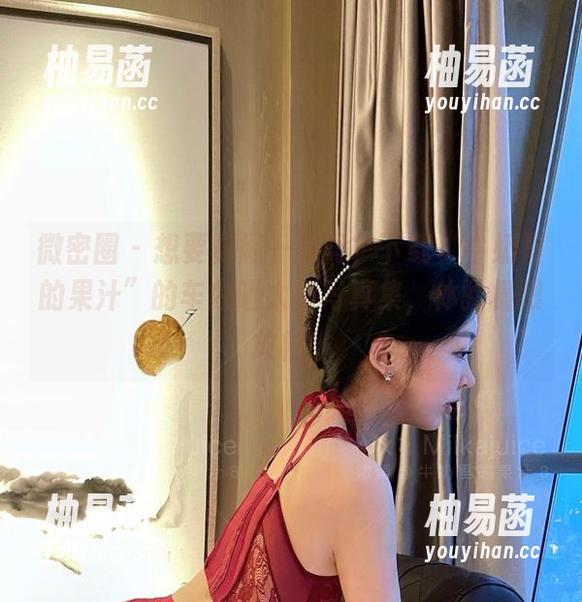微密圈 - 想要休闲一下吗？下载“牛奶里的果汁”的车内晒太阳写真集，体验极限放松！