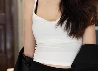 秀人网 - 七七kiko全套比基尼写真，能不能就让我悄悄看一眼？