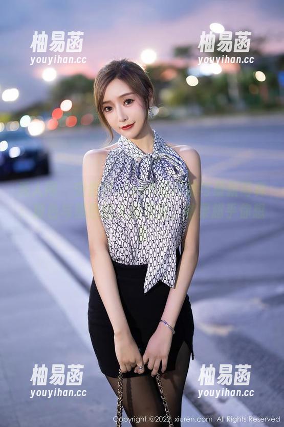 秀人网 - 安然Maleah的网袜与最新写真：粉色与黑色的大胆碰撞，结果超乎你想象