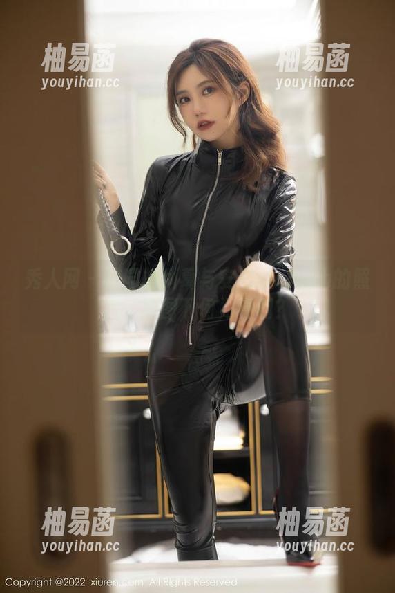 秀人网 - 校园的纠葛与安然maleah的照片：原图下何为真相？