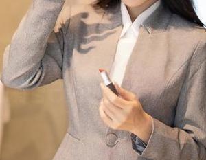 秀人网 - 杨晨晨sugar的翘臀图集：这腿好像有自己的小剧场，哈哈哈！