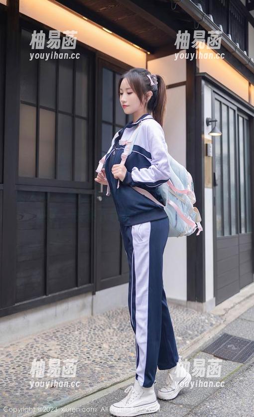 秀人网 - 美腿不嫌多：蕊蕊ruirui作品集来了，快来下载你的终极流浪侠！