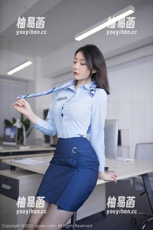 秀人网 - 合集里金纯一的连体衣，每一个动作都像在说‘这里还有更多’