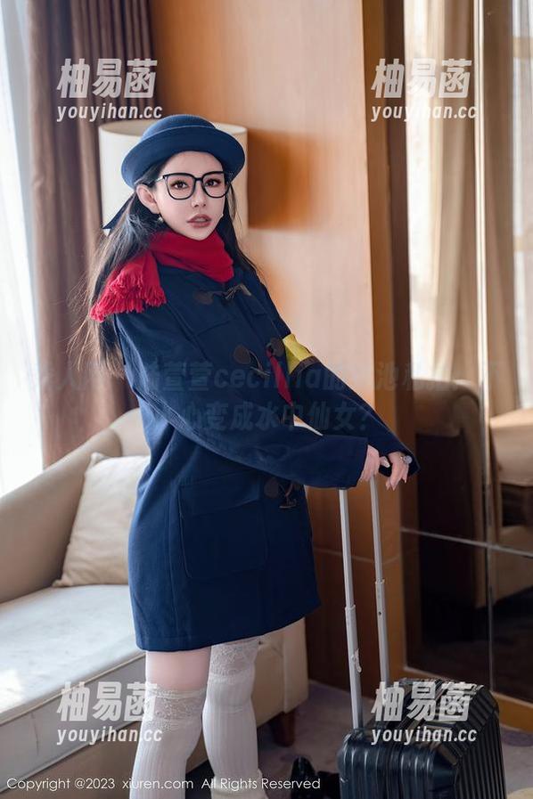 秀人网 - 陆萱萱cecillia的泳池私拍：不小心变成水中仙女？