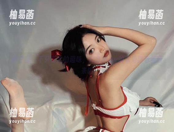 纪念小小v 微密圈 - 不只有水的趣味,纪念小小v的泳池图包福利来啦