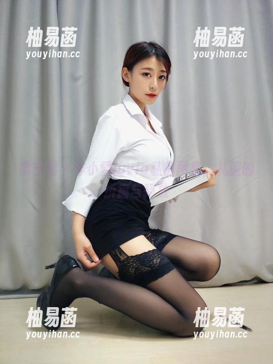 微密圈 - 羊小雪juvia私房图集，礼服的折磨与释放