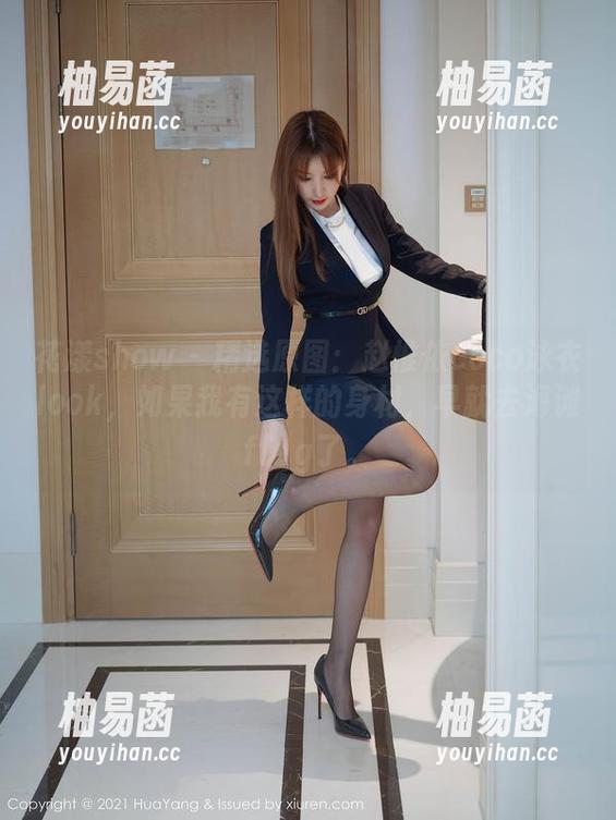 花漾show - 精选原图：赵惟依coco泳衣look，如果我有这样的身材，早就去海滩flag了。