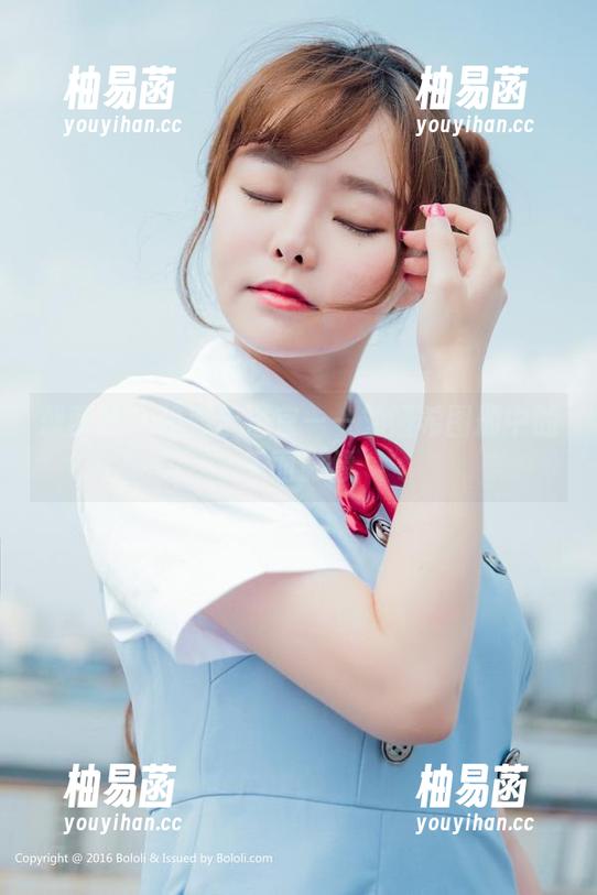 菠萝社 - 映照于浴室——刘娅希图册中的千面影像