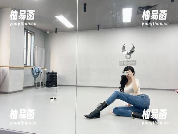 微密圈 - 要不要在线查看葛征的图片，闪片丝袜也许会让我眼前一亮？