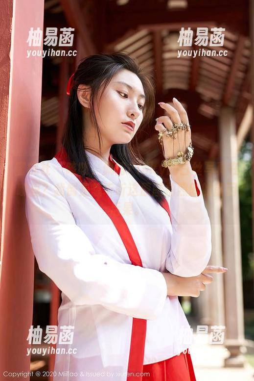 蜜桃社 - 咳咳，佩琦Pinky的白丝写真在哪里？我倒是想听听这原图拍照时的前因后果。