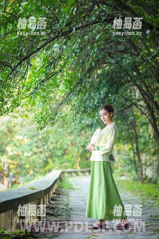 轰趴猫 - 向大家介绍一下，曲曲最新更新的皮衣写真集，绝对是个“亮点”！