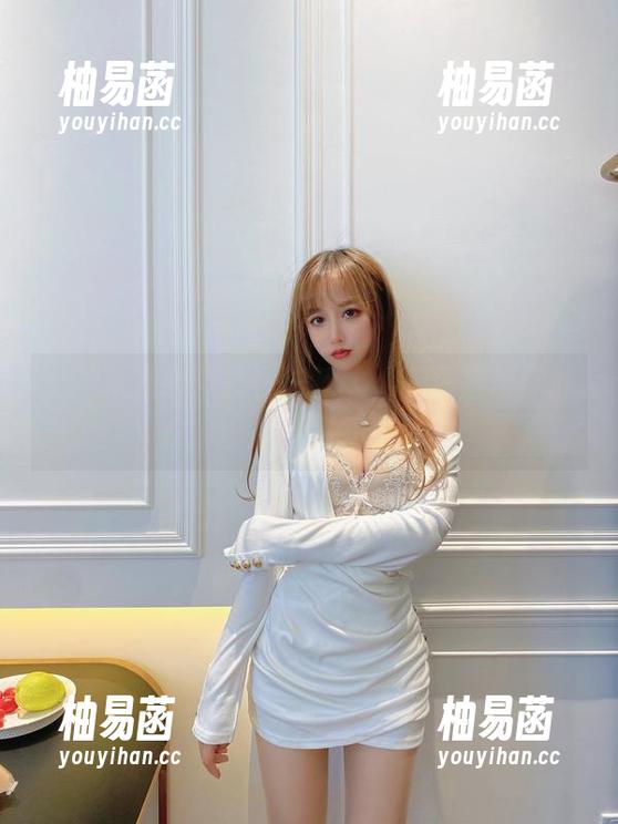 过期米线线喵就在泳池边，一图直击你的壁纸贪欲