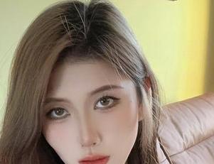 微密圈 - 最新图册火速上线，醇子小姨的“秘书”看得我都有点羡慕她的办公环境！