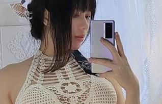 原图里的阿九从不咕咕，居家时的一丝不拘，竟有种特别的吸引力。