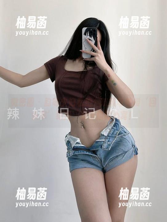 微密圈 - 韵味少妇私拍：陈佩奇传授‘回头率’绝招，直击你的心窝！