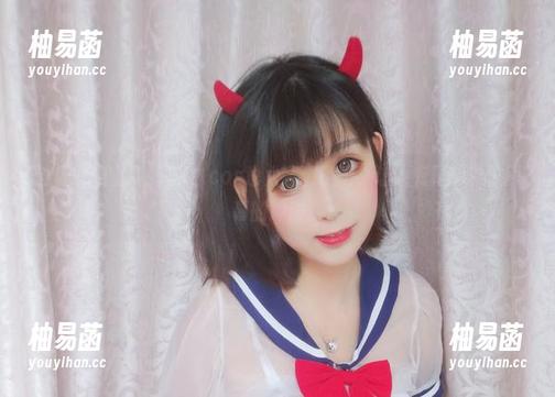 连体衣披上雯粥粥i，cos也太高清了吧，让人有种想冲进屏幕的冲动。