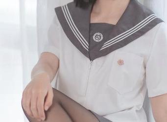 送上面饼仙儿的“法式内衣”转角遇到爱，免费的图片直接捡包邮，真是个意外惊喜。
